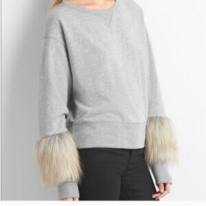 Gap wide neck gray heather sweatshirt w/ faux fur sleeve cuffs woman's size L